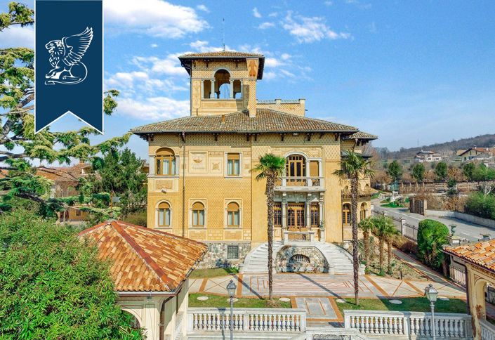 Image No.2-9 Bed Villa for sale