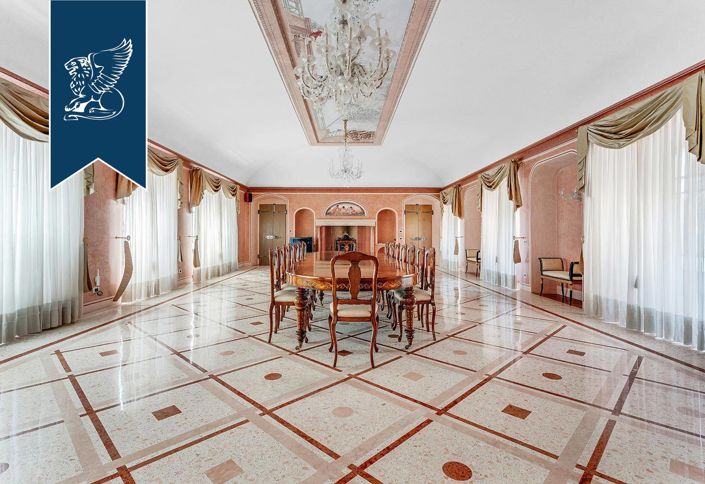 Image No.20-9 Bed Villa for sale