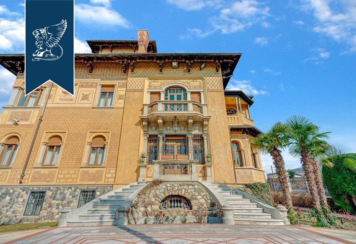 Image No.3-9 Bed Villa for sale