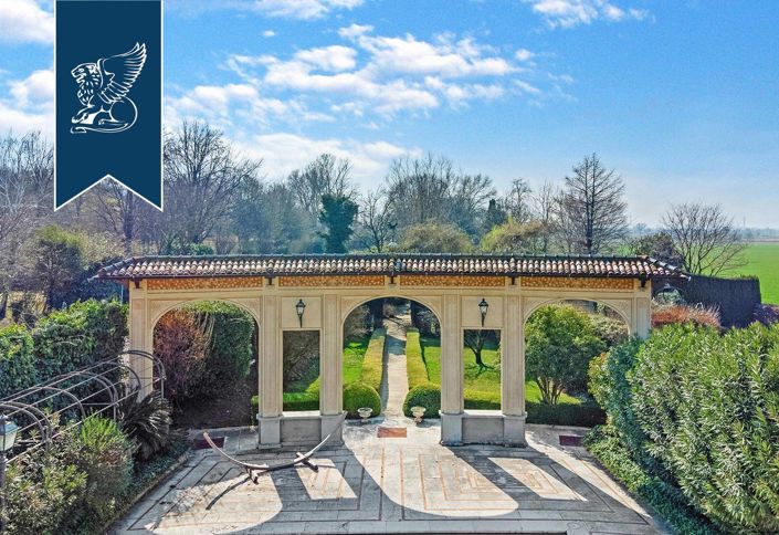 Image No.9-9 Bed Villa for sale