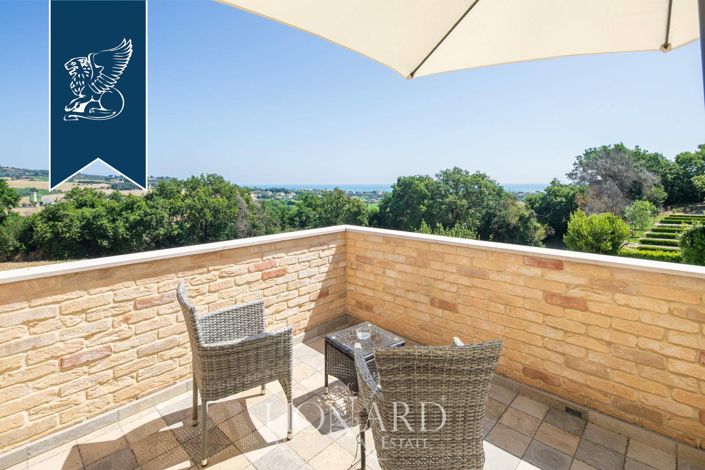 Image No.15-9 Bed Farmhouse for sale