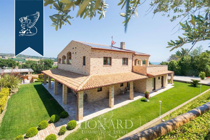 Image No.9-9 Bed Farmhouse for sale