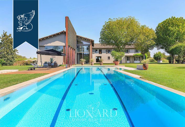 Image No.8-6 Bed Villa for sale