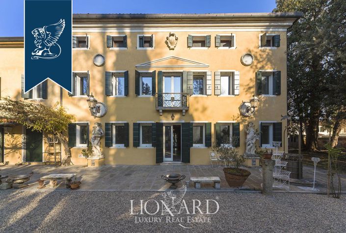 Image No.6-5 Bed Villa for sale