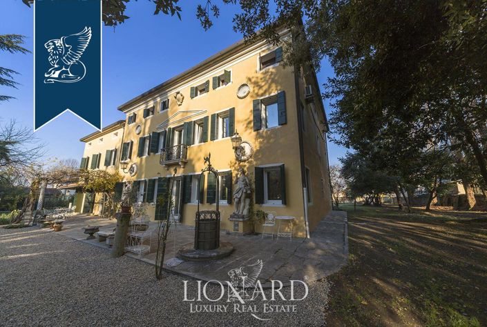 Image No.7-5 Bed Villa for sale