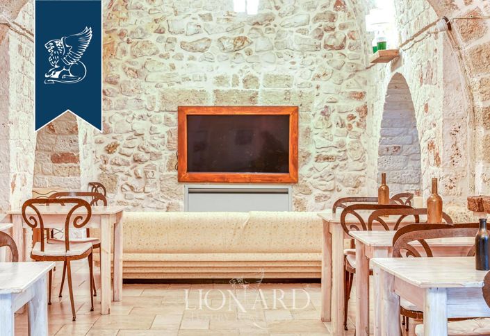 Image No.11-28 Bed Villa for sale