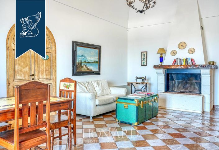 Image No.7-28 Bed Villa for sale