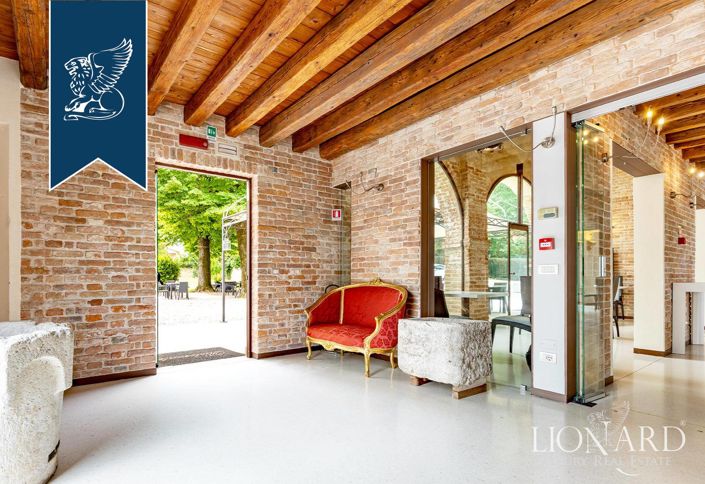 Image No.12-22 Bed Villa for sale