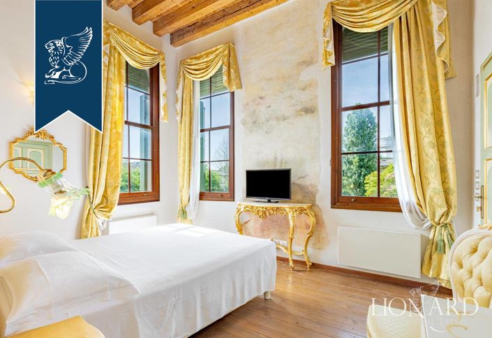 Image No.20-22 Bed Villa for sale