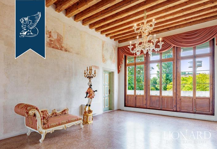 Image No.8-22 Bed Villa for sale