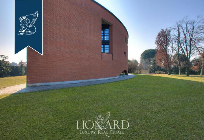 Image No.2-Villa de 8 chambres à vendre à Lombardie