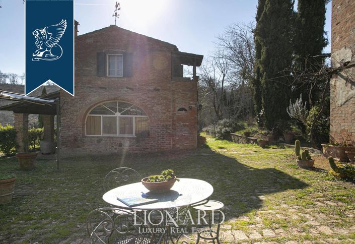 Image No.12-Maison de campagne de 8 chambres à vendre à Sinalunga