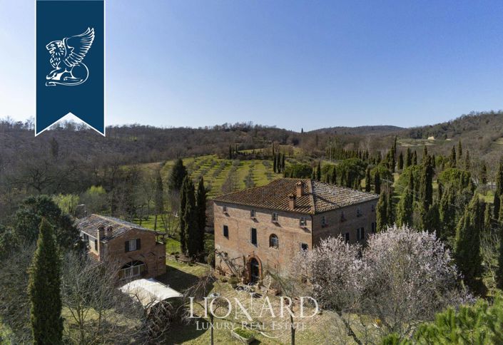 Image No.2-Maison de campagne de 8 chambres à vendre à Sinalunga
