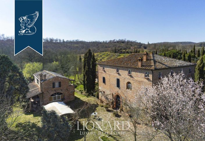 Image No.3-Maison de campagne de 8 chambres à vendre à Sinalunga