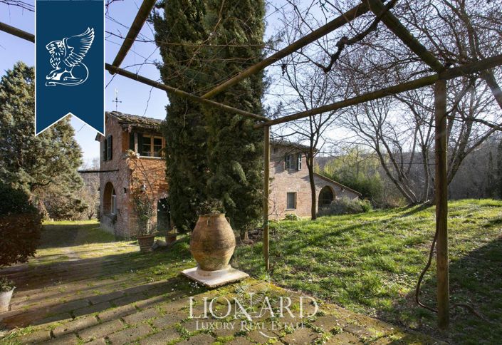 Image No.9-Maison de campagne de 8 chambres à vendre à Sinalunga