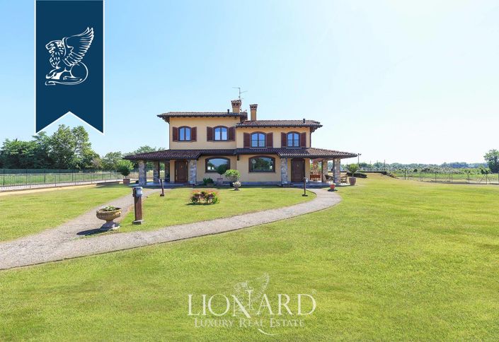 Image No.2-5 Bed Villa for sale