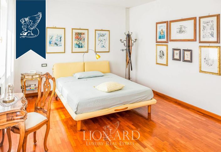 Image No.10-5 Bed Villa for sale