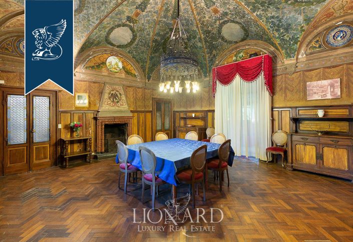 Image No.22-8 Bed Property for sale