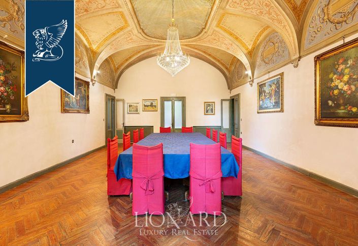 Image No.24-8 Bed Property for sale