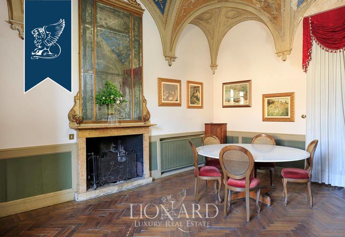 Image No.26-8 Bed Property for sale