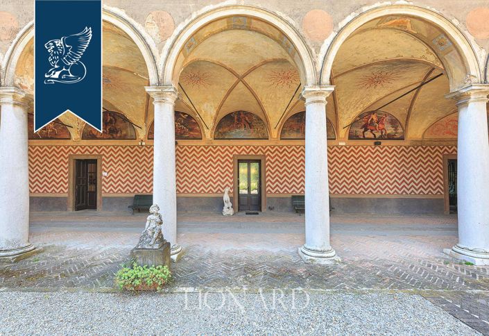 Image No.3-8 Bed Property for sale