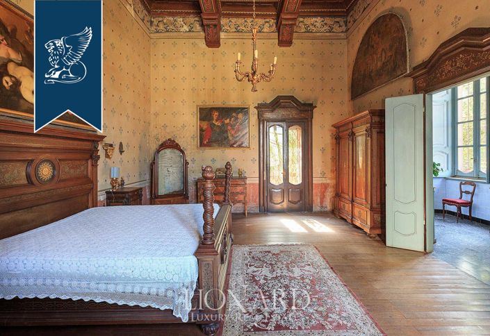 Image No.34-8 Bed Property for sale