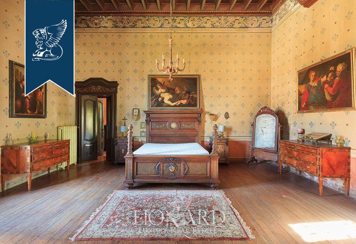 Image No.35-8 Bed Property for sale