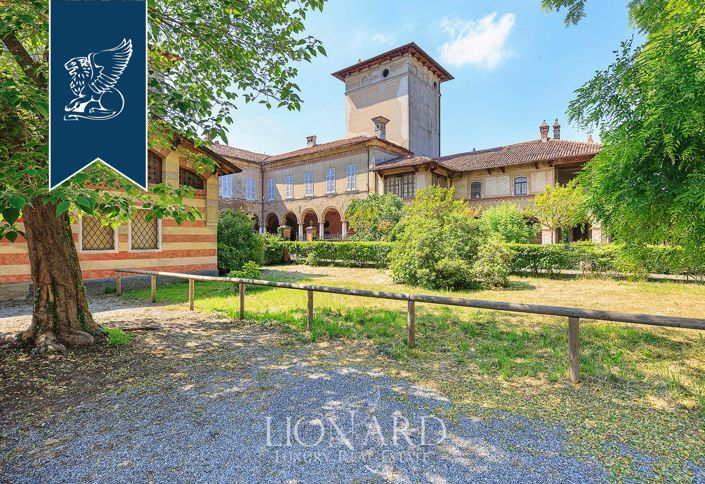 Image No.4-8 Bed Property for sale