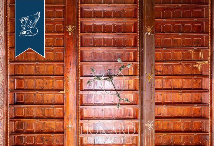 Image No.43-8 Bed Property for sale