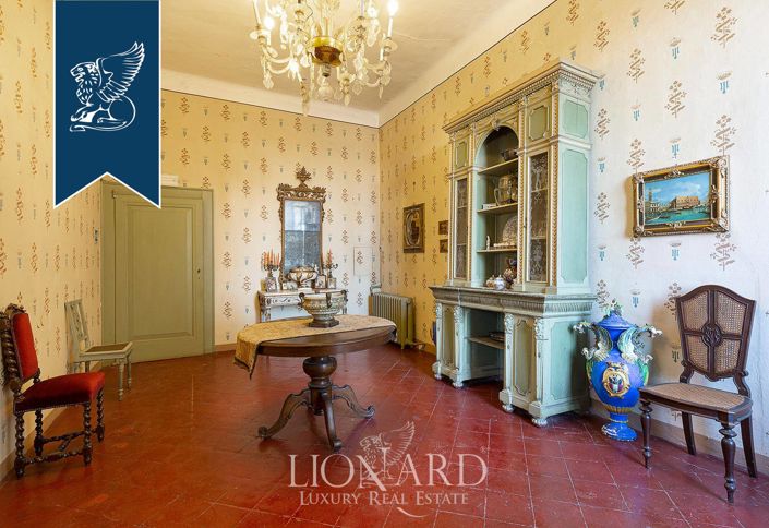 Image No.45-8 Bed Property for sale