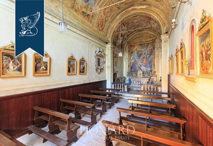 Image No.55-8 Bed Property for sale