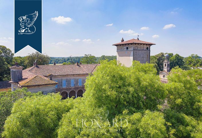 Image No.61-8 Bed Property for sale