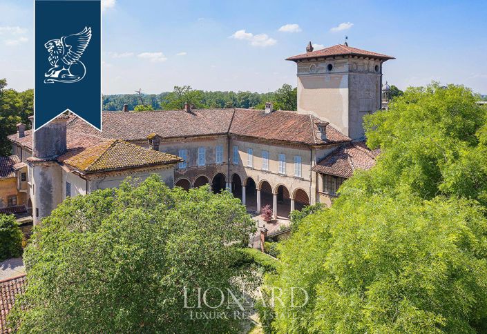 Image No.62-8 Bed Property for sale