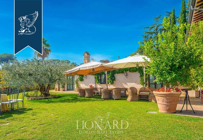 Image No.10-9 Bed Villa for sale