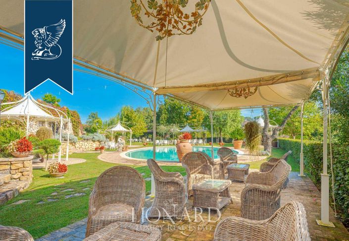 Image No.11-9 Bed Villa for sale