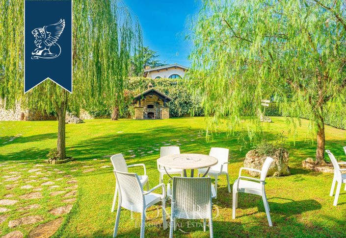 Image No.15-9 Bed Villa for sale