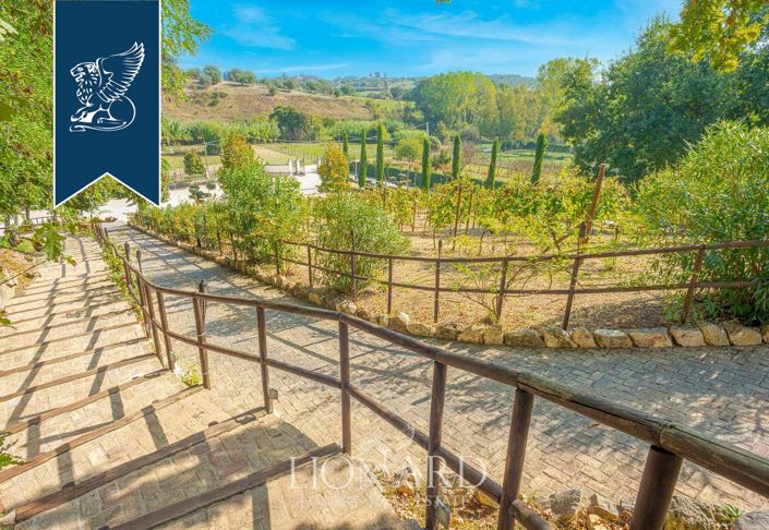 Image No.20-9 Bed Villa for sale