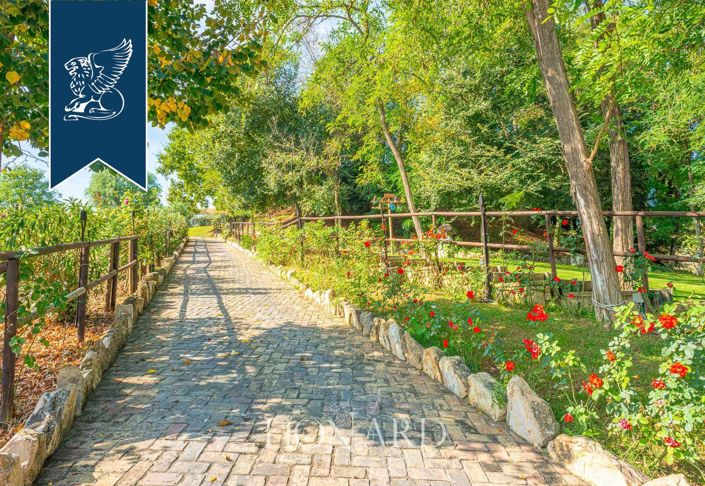 Image No.22-9 Bed Villa for sale