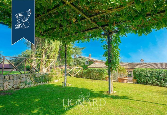 Image No.25-9 Bed Villa for sale