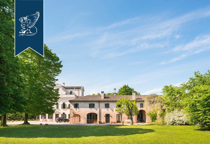 Image No.12-15 Bed Villa for sale