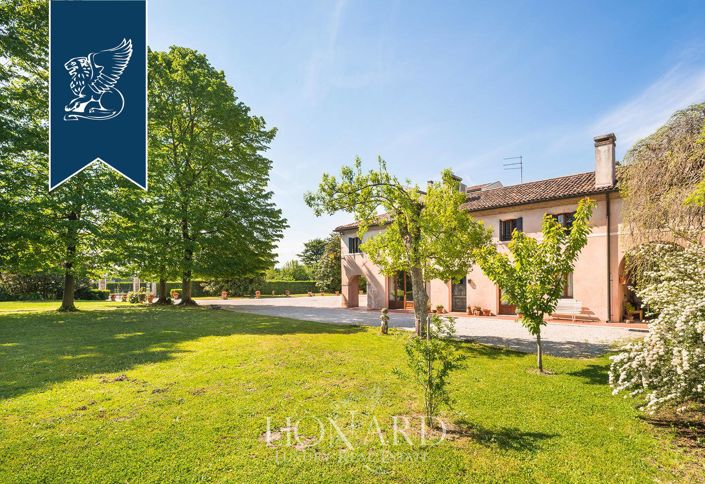 Image No.14-15 Bed Villa for sale