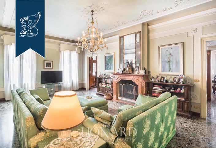 Image No.20-15 Bed Villa for sale