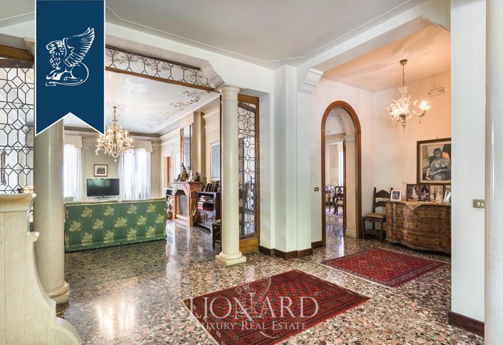 Image No.25-15 Bed Villa for sale