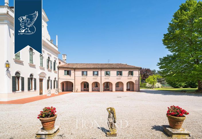 Image No.8-15 Bed Villa for sale