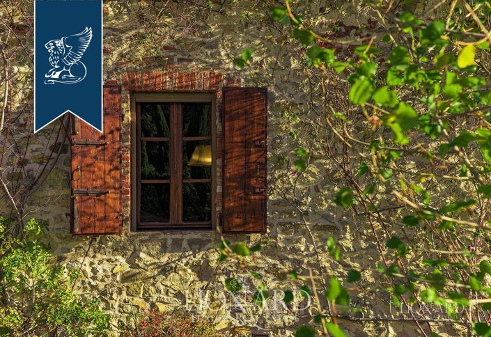 Image No.17-8 Bed Villa for sale