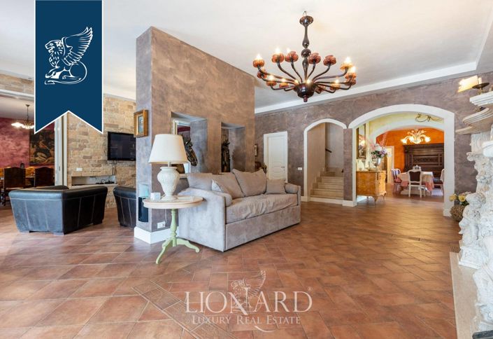 Image No.10-7 Bed Villa for sale