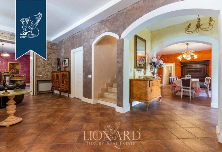 Image No.11-7 Bed Villa for sale