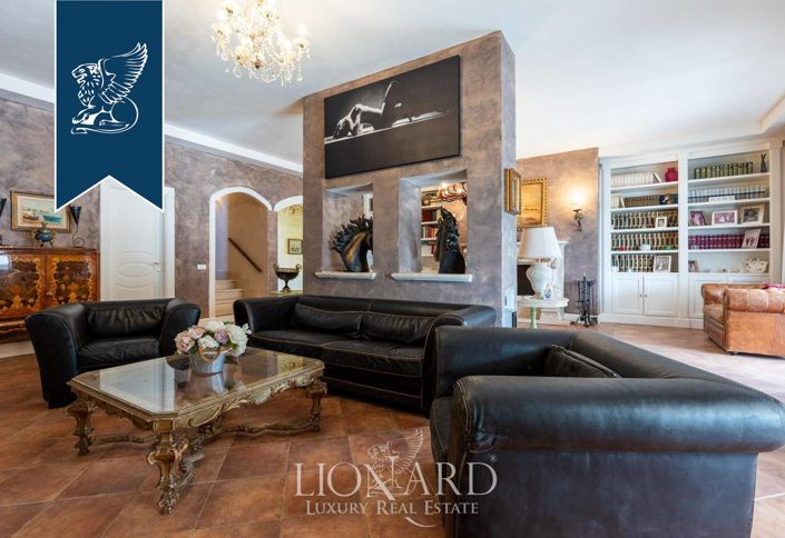 Image No.15-7 Bed Villa for sale