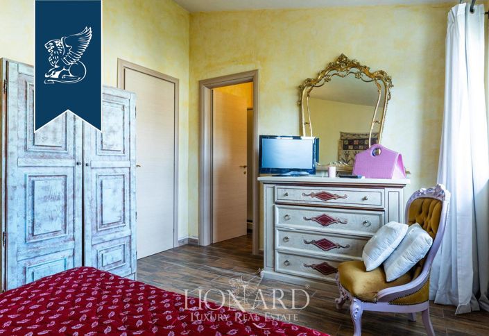 Image No.20-7 Bed Villa for sale