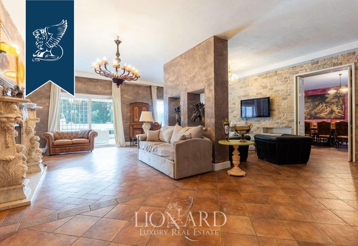 Image No.7-7 Bed Villa for sale